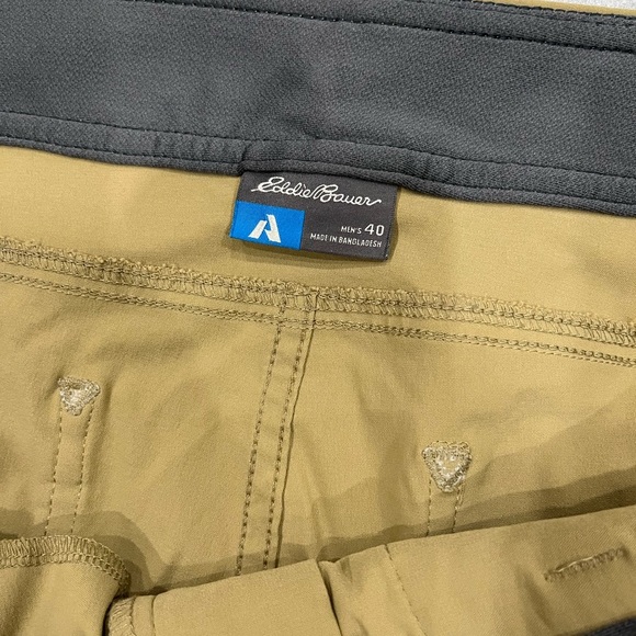 [40] Eddie Bauer Men's Guide Pro Cargo Shorts Beige Nylon Outdoor Hiking - Picture 5 of 11